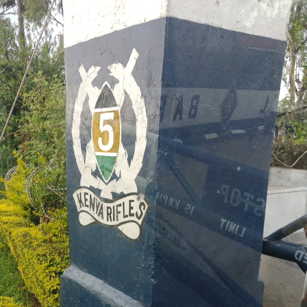 Meja1084's tweet photo. Trooping of the Colour parade today to be led by 5th Battalion, The Kenya Rifles (5 KR).
5 KR is Kenya's second senior most unit, tracing it's origins to late 1890s
#FightingFive as they are popularly known is a Light Infantry Unit based in Gil Gil town.
#MadarakaDay2024 https://t.co/1KDKzS9YCk
