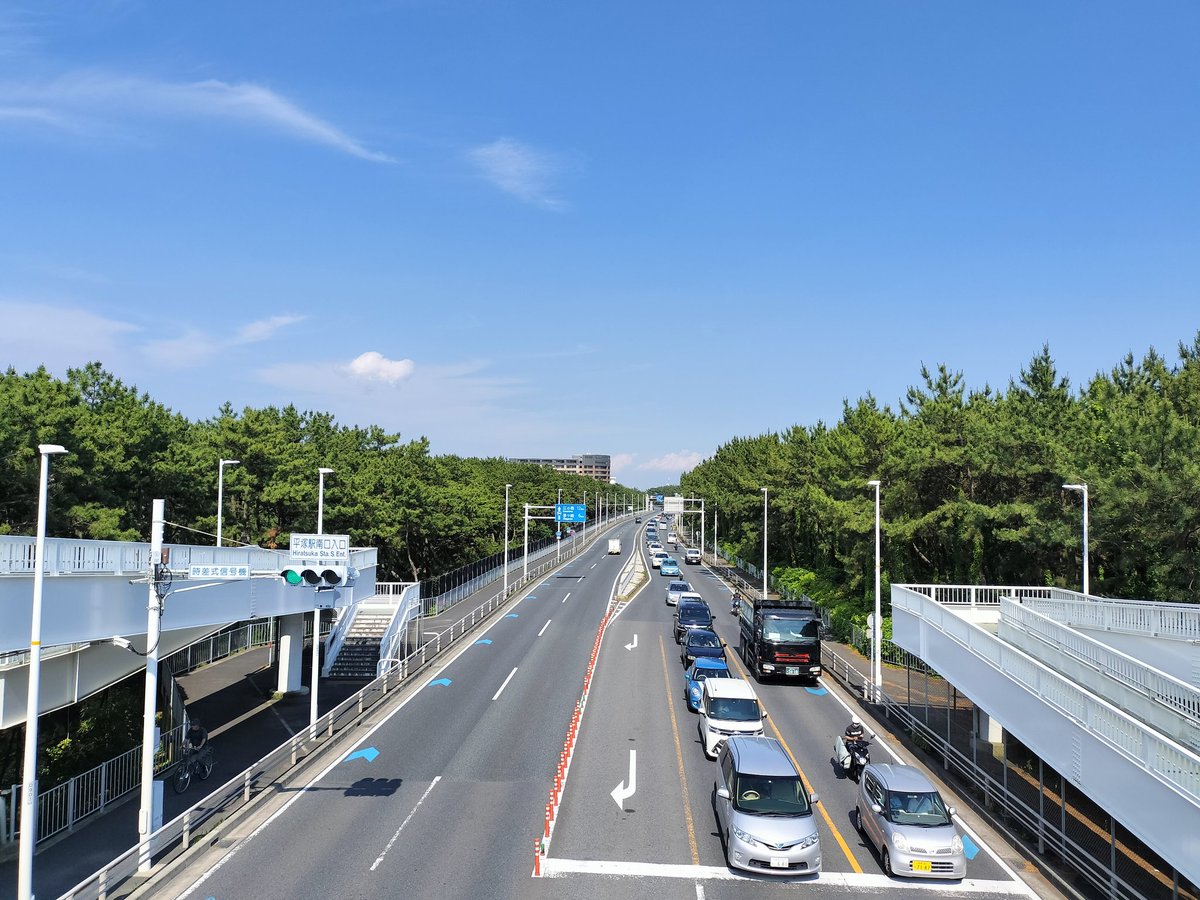 自宅から歩いて国道134号線沿いにある、湘南ベルマーレ平塚ビーチパークに行ってきました。

無職生活昼散歩の2回目です。平塚ビーチパークは初めて行きました。

サーファーやビーチバレーをやってる人が多かったです。海の景色も良くて気持ちよかった😀

平塚駅南口から海方面へ歩いて行けます☺️🏄