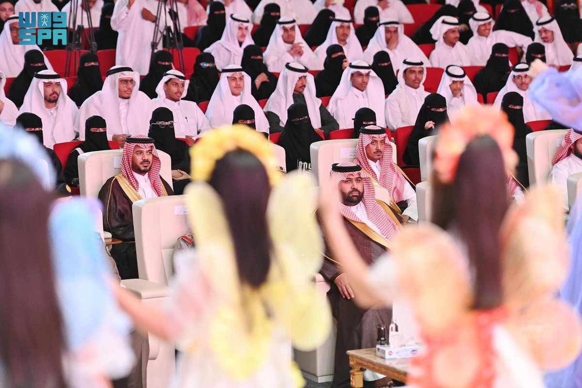 الأمير محمد بن عبدالعزيز يكرم أكثر من 1200 متفوق ومتفوقة بتعليم جازان.
spa.gov.sa/ar/w2105908
#واس_عام