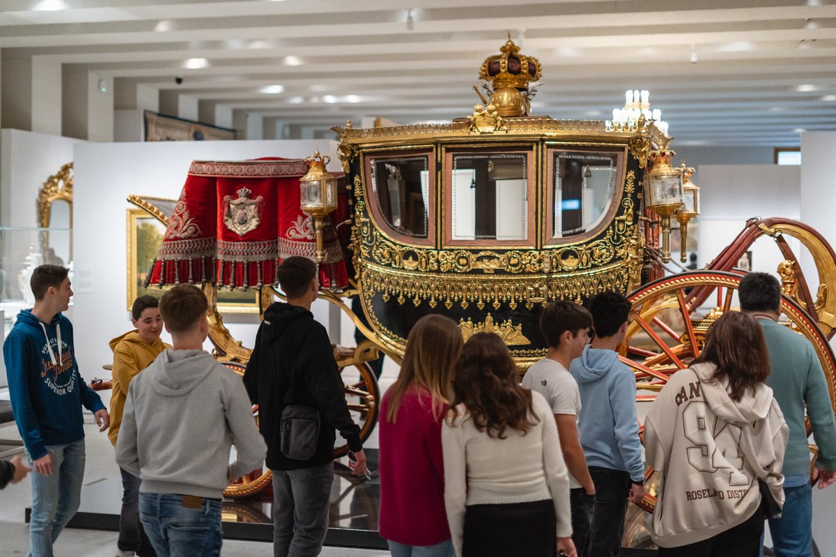 🧠¿Qué papel juegan los museos en el ámbito de la #educación? 📚Fernando Luis Fontes, Álvaro Matud, Mª Jesús Rubio y @VilaSilva debatirán sobre el rol pedagógico de los museos. 🎙️La periodista @SIntxaurrondo moderará el acto. 👉Te esperamos mañana a las 18.30h en #LaGalería