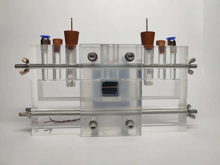 priyeshpatel230's tweet photo. Photovoltaic biased Photoelectrochemical Cell
As a clean and efficient method for solar driven hydrogen production, photoelectrochemical water splittting presents a compelling pathway for the future of renewable energy
#Metnmat
#Solarwatersplitting
#Hydrogen
#SustainableEnergy https://t.co/vOKfq6ZsNz