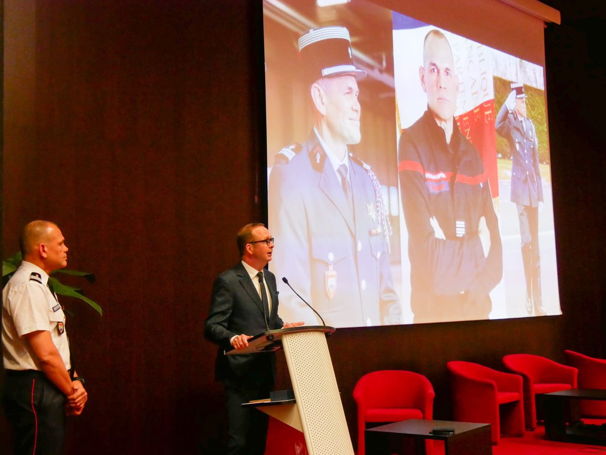 Vendredi 17 mai, en soirée, le directeur départemental adjoint, le Colonel Thierry Robert a fait ses adieux au #SDIS41. Il poursuivra sa carrière en tant que directeur départemental du SDIS de la Mayenne à partir du 1er juin. @Prefet41 @departement41