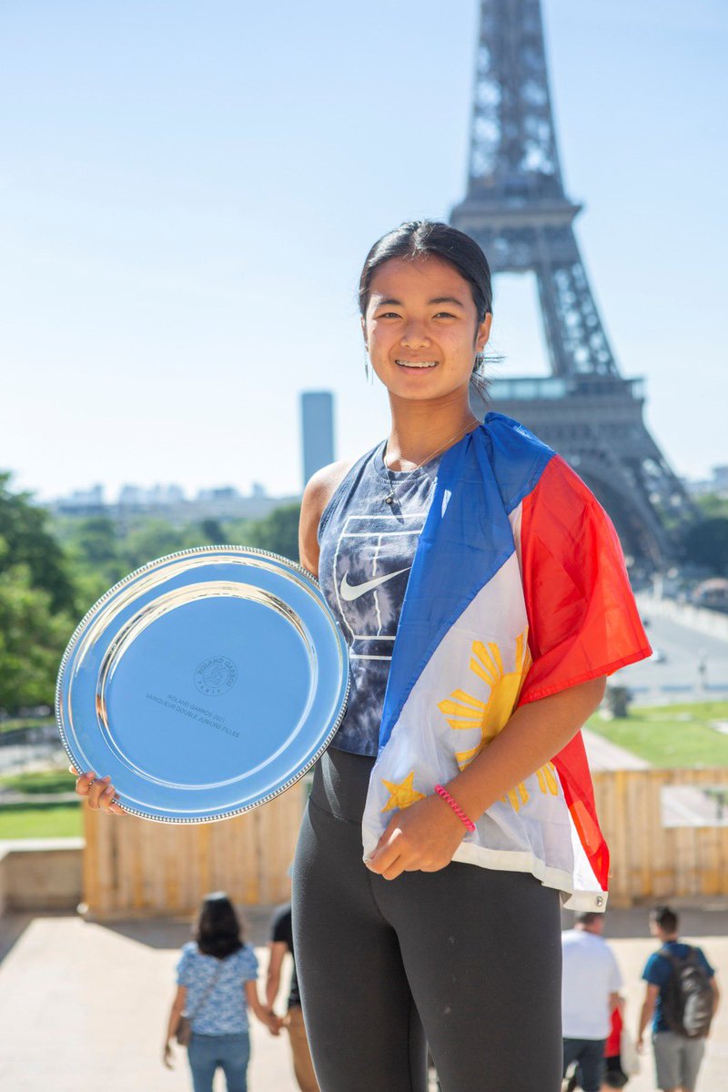 Time flies in Paris! Alex Eala 🇵🇭, who won @rolandgarros Junior in doubles... Today got her first singles win in the qualifying! Nice win 6-1, 6-1 against Ye-Xin MA. VAMOS‼️ LABAN! Mabuhay! 💪🏼