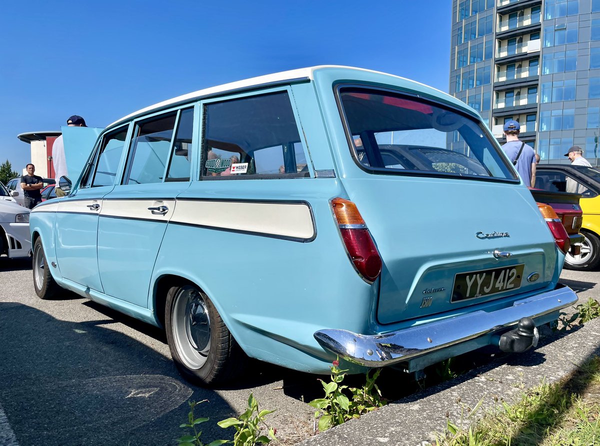 72Chip's tweet image. Is there anything cooler than a classic British estate car. Mk1 Ford Cortina, Vauxhall Victor or Austin Cambridge? #carsandcoffee Liverpool