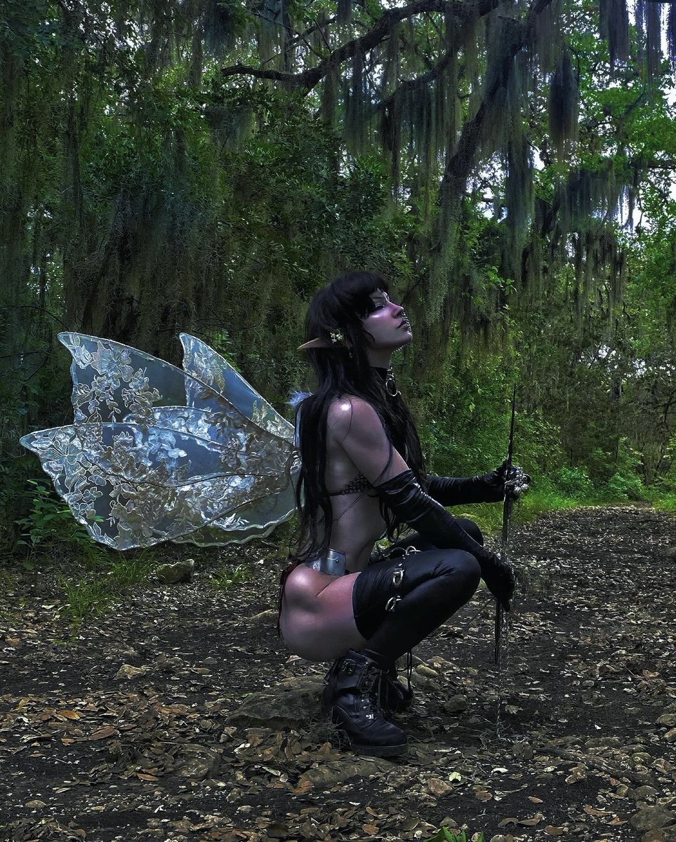 kaybeb0p's tweet image. On its own bc this shoot was worth it 💜🗡️✨