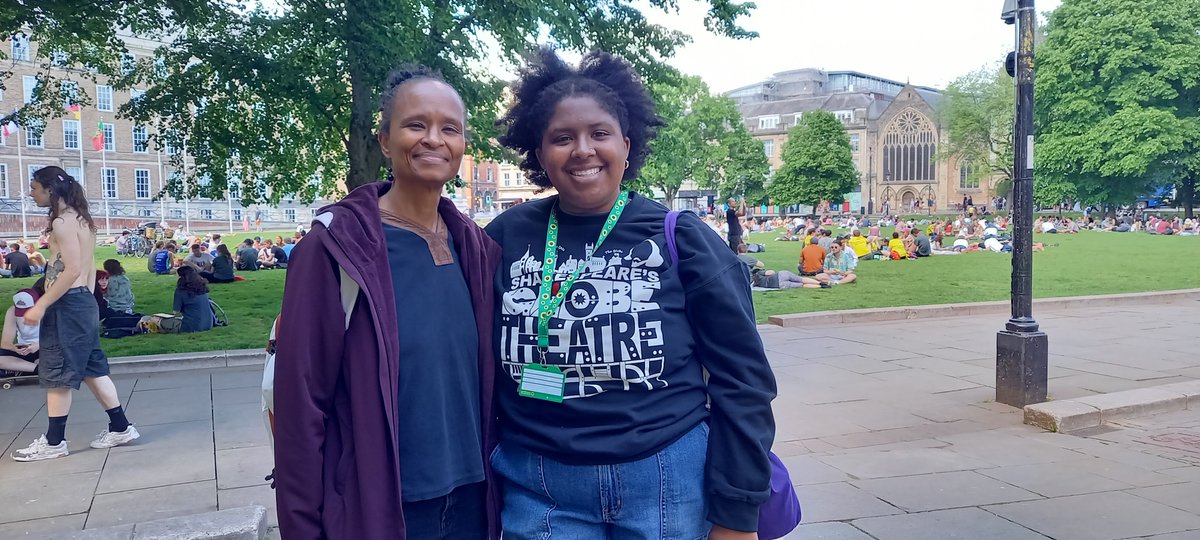 RobCollinGuide's tweet image. Lovely mother and daughter from the US on #BristolSlaveTradewalk on Sunday 19 May. A lot to discuss on this difficult part of Bristol, Bath and British history and Colston&apos;s divisive legacy and of the relevance of this history to us now.  @briswalkfest
