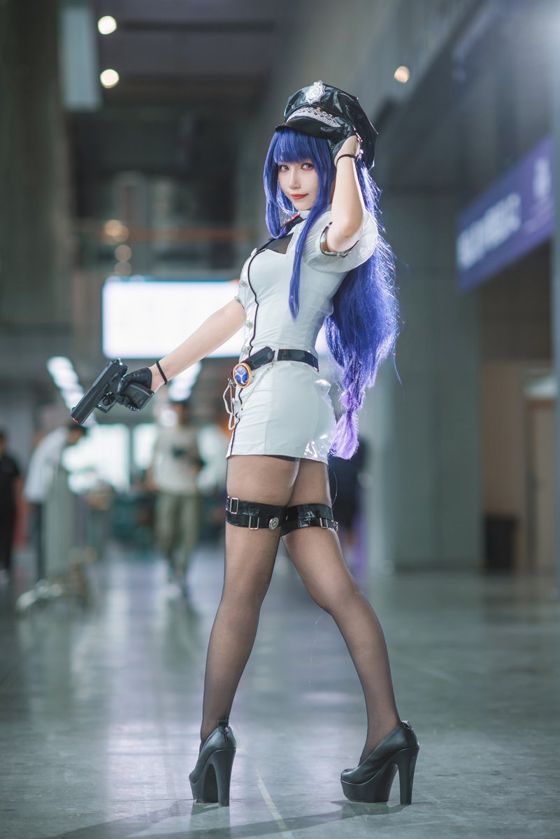 ssf91ss's tweet image. 原神雷电将军女警
出镜：兔哥

#原神 #雷电将军 #cosplay #黑丝 #美腿 #女警 #黑丝美腿