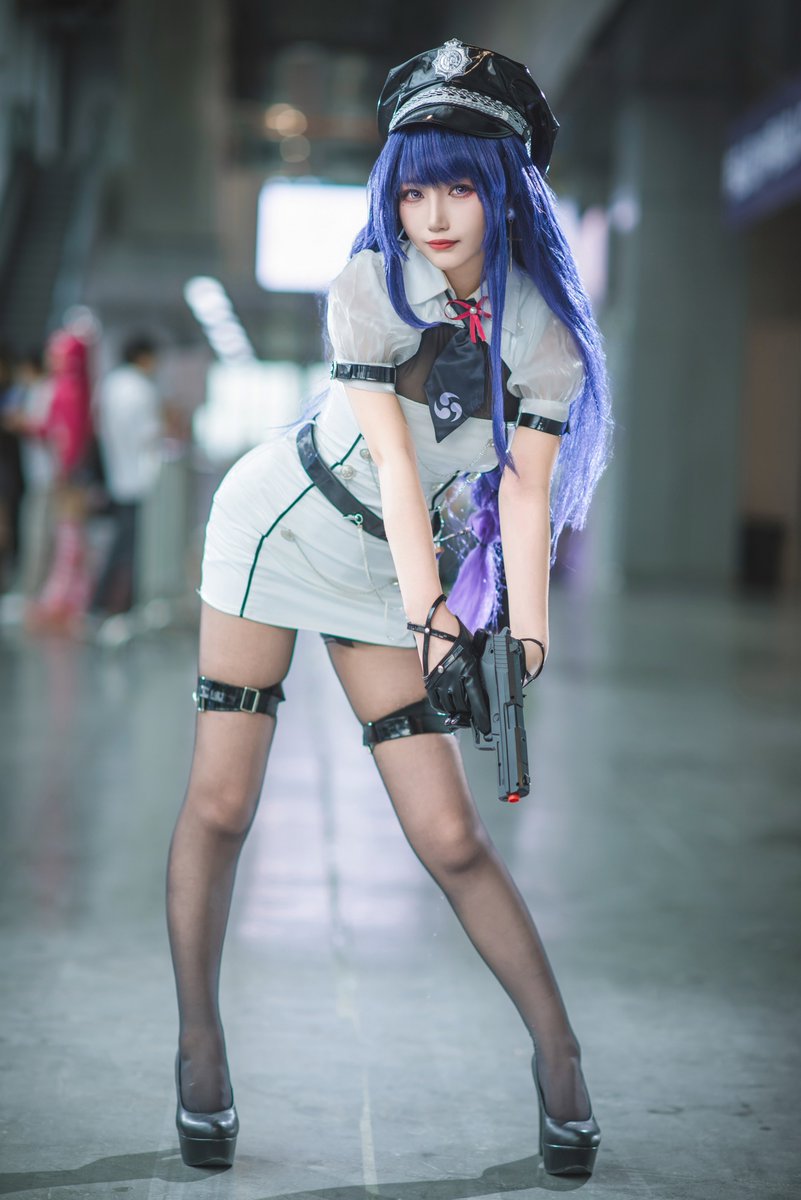 ssf91ss's tweet image. 原神雷电将军女警
出镜：兔哥

#原神 #雷电将军 #cosplay #黑丝 #美腿 #女警 #黑丝美腿