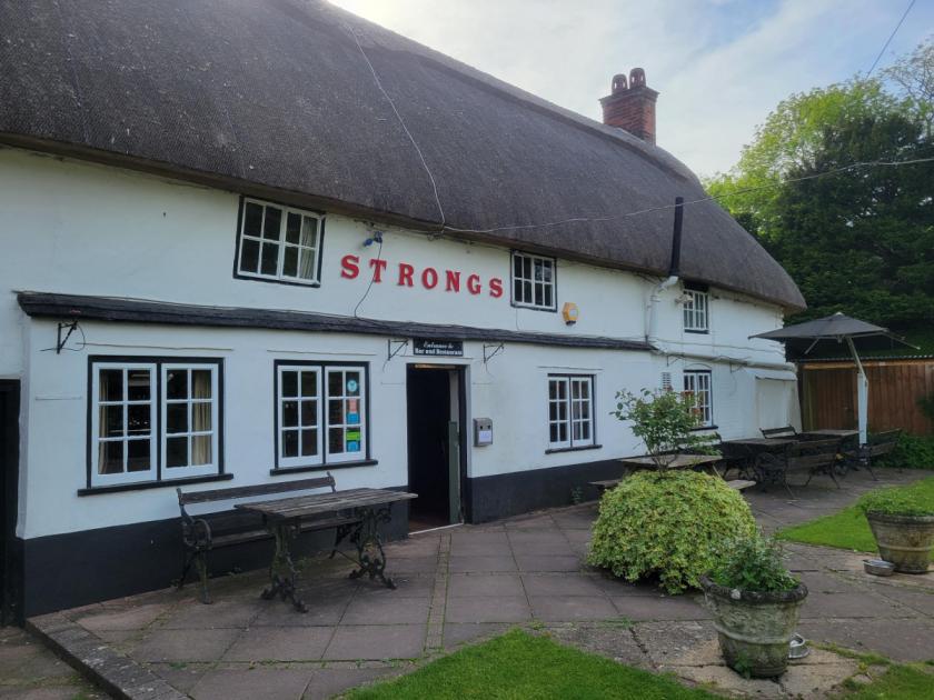 Petition launched to save Rose and Thistle pub, Rockbourne dlvr.it/T77PXr