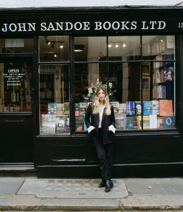 Tatlermagazine's tweet image. As the Notting Hill marks its 25th anniversary, here's why London’s bookstores are the most romantic place to be seen in the capital trib.al/C6MpLnf