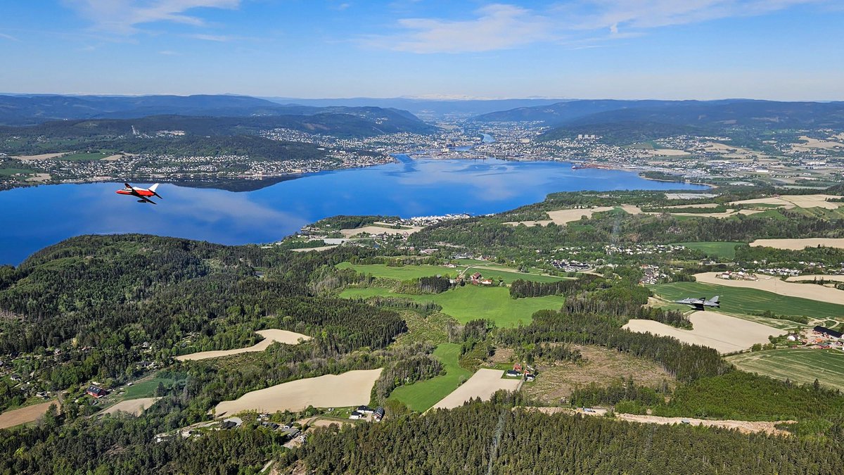 Ilmasotakoulun Hawk-koulutusvaiheen lento-oppilaat lensivät viikolla 20 lentoja 🇸🇪 Kallaxiin ja 🇳🇴 Ryggeen. ✈️ #Hawk-vierailuilla harjoiteltiin lentokoulutusohjelman mukaisia lentoja vieraisiin tukikohtiin ulkomailla ja mittarisuunnistusta. Kuva Norjasta. 🇳🇴 #ilmavoimat #ilmask