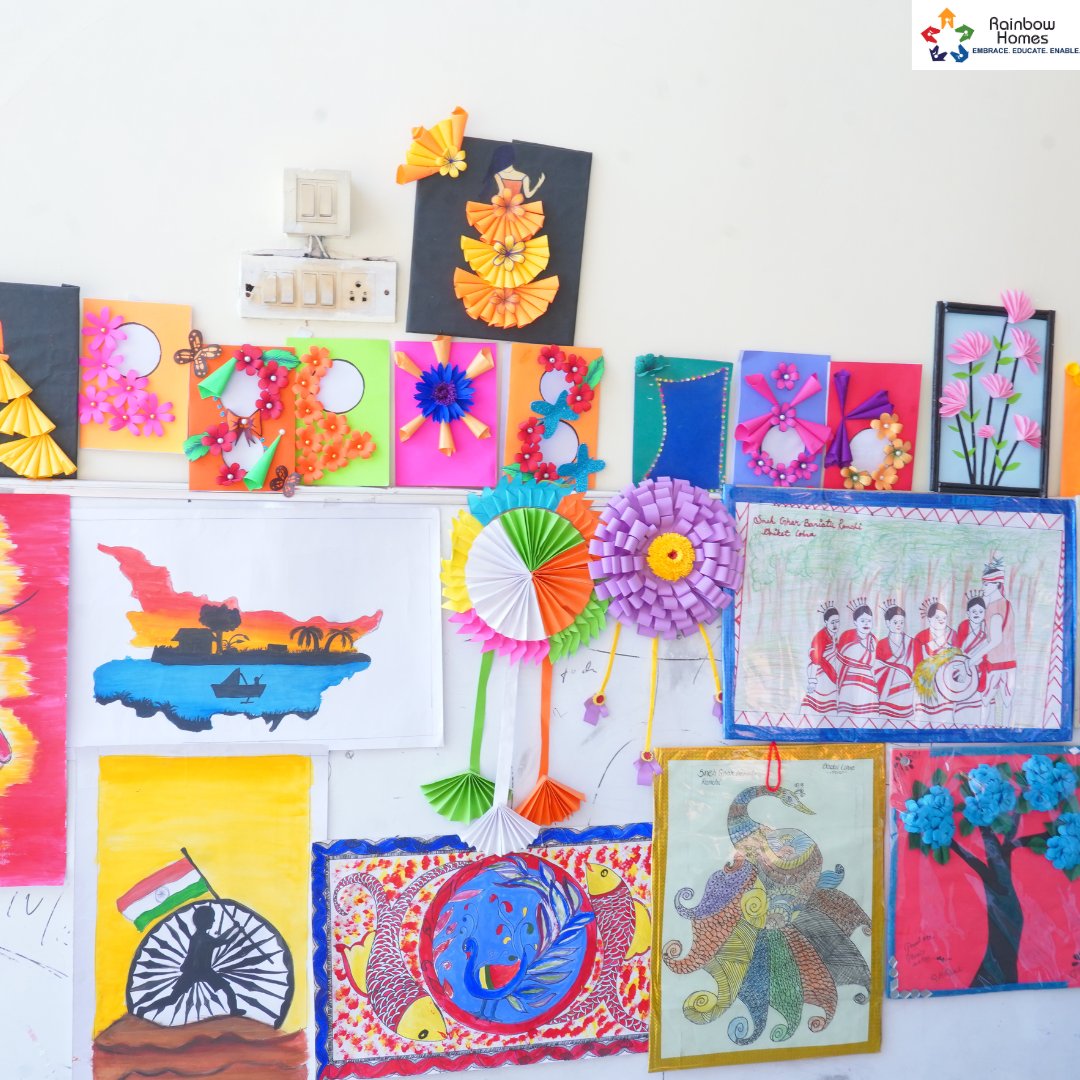 rainbowhomesin's tweet photo. Expressing creativity through vibrant colors and imaginative designs! π¨ποΈ Our homes are lively because of our young ones' talents and their incredible art.
#Art #RainbowHomesProgram π https://t.co/gdNd2nU77a