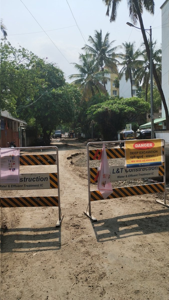 @daksinapathpati Something closer to home. @PMCPune has dug up this road opposite Sharada Niketan for more than a month now. Bungalow owners are locked in their houses & have to rely on autos to get around. Most are senior citizens. You think the warje ward office or the contractor gives 2 hoots?