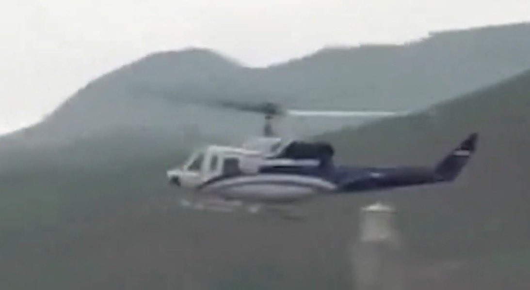 🇮🇷🇮🇷

Fabuleux le nombre de théories de con-plotistes qu’on peut lire depuis hier

Rapide 🧵et petit rappel 

➡️ ce que l’on sait :

1️⃣ l’🚁 était un Bell 212, de conception 🇺🇸 dont la production s’est arrêtée il y a ~ 30 ans

1/8