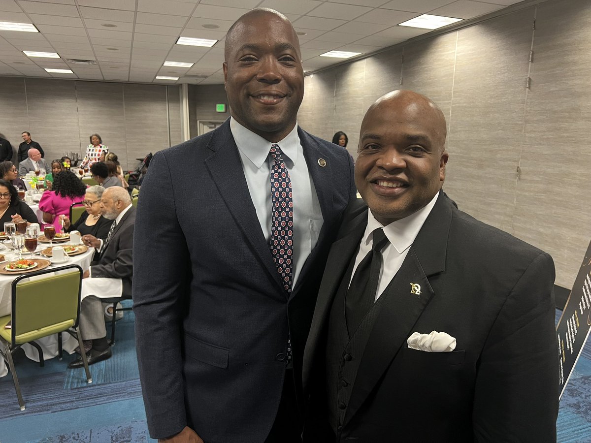 RexFlynnEsq's tweet image. This weekend I was installed as the 39th President of the @ODBABarVa by the Chief Justice of the Va Supreme Court, Hon. S. Bernard Goodwyn. It’s still sinking in! Special thanks to our invited guests @BobbyScott @AaronRouseVA @AWGNorfolk @MikeFeggans and all who joined us! ✊🏾⚖️❤️