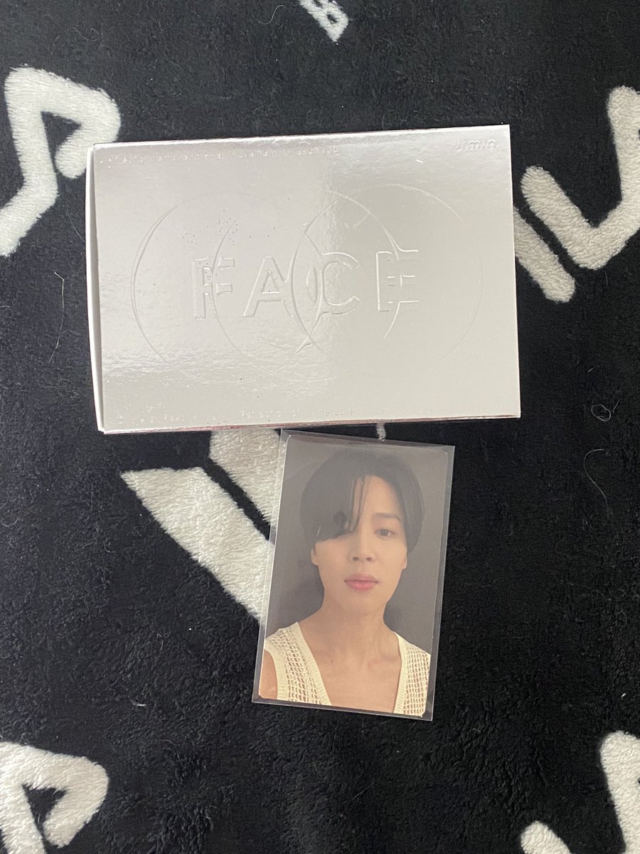 eighthtrackk's tweet photo. #8thtrack_BTSonhands 

face weverse album 
• ₱600
face pob 
• ₱350
• dop with dp / payo (prio)

# wts lfb bts merch jimin global pob l-holder https://t.co/t03siV6LAl