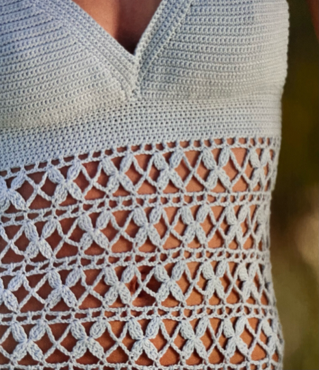 #elevenseshour

𝑪𝒓𝒐𝒄𝒉𝒆𝒕 𝑯𝒂𝒍𝒕𝒆𝒓 𝑵𝒆𝒄𝒌 𝑻𝒐𝒑 🩵☀️

Step out in style on a sunny day with this lovely lacy pattern. Featuring a delicate skirt made from rows of crocheting linked flower motifs that gradually increase in size, it creates a beautiful flared shape.