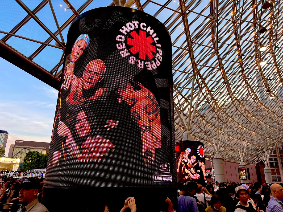 レッチリ！！

一年ぶりに来ました🤟

今年も会えて嬉しい。。

また今日も泣いてしまう〜

#redhotchilipeppers https://t.co/or1OxaesTI