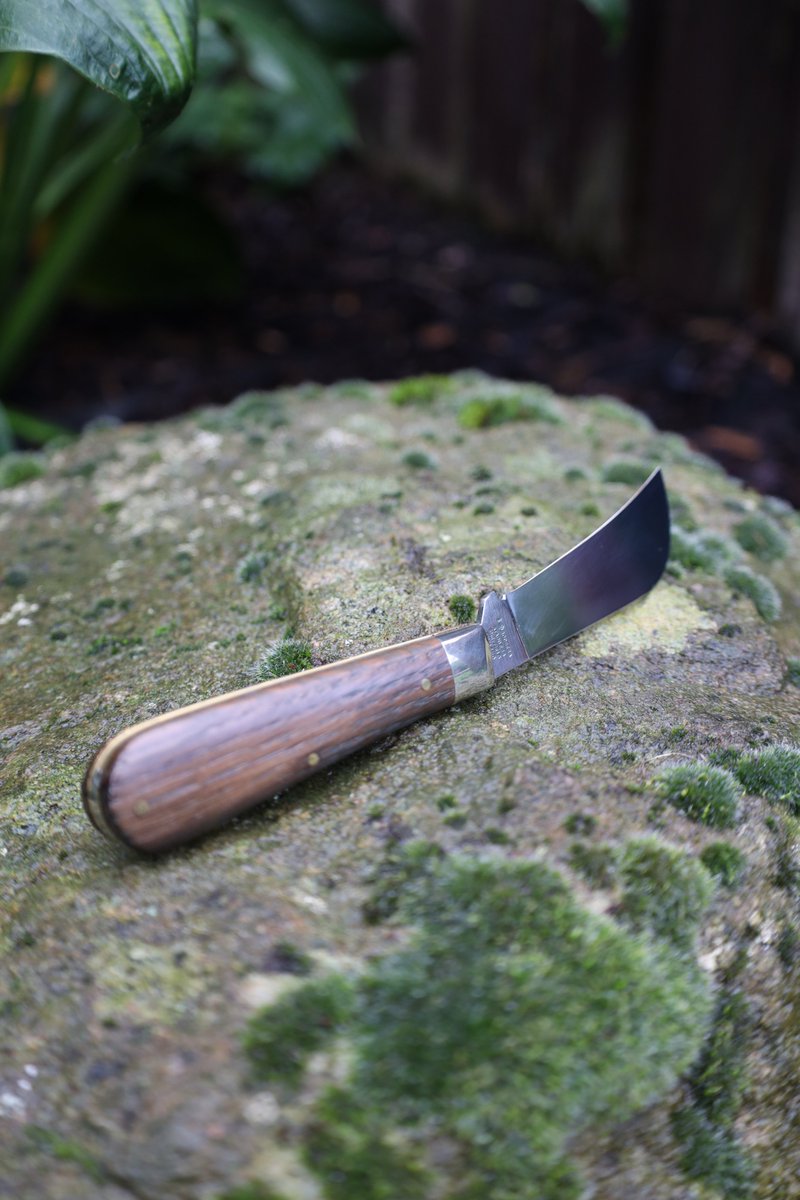 eggintonknives's tweet photo. As the weather warms and gardens grow, the Joseph Rodgers pruner is the perfect garden allrounder.
It's curved blade is perfect for all cutting jobs in the garden, from taking cuttings to trimming twine.
The ideal gift for the avid gardener. https://t.co/bJYqdLcPKu https://t.co/tkNP3x2qAK