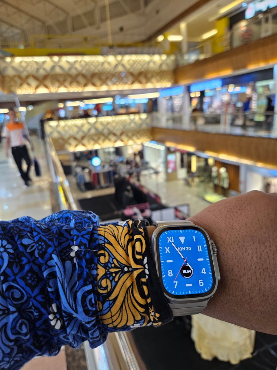 akunsambat9's tweet photo. tiba-tiba disini mana masih pake korpri 😶 ini kalo gak diajakin gak bakal mau saya ke mall pake seragam https://t.co/DPpaUjJes2