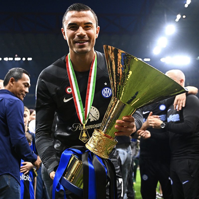 starsonfield's tweet image. Ancora complimenti a tutti. Finalmente con la coppa 🏆🖤💙
.
#StarsOnField #SoF #MatteoDarmian #AlessandroBastoni #EmilAudero #SimoneInzaghi #IM2Stars