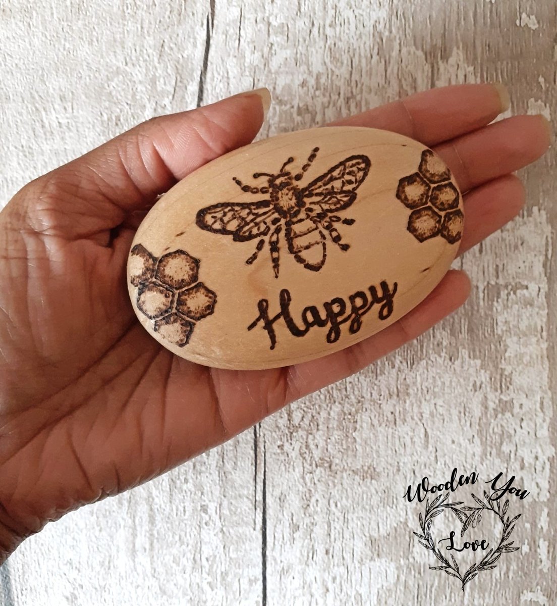𝘽𝙚𝙚 𝙃𝙖𝙥𝙥𝙮 

Happy #worldbeeday. This hand burnt wooden pebble is the perfect reminder to be happy.

woodenyoulove.co.uk/product/handma…

#MHHSBD #elevenseshour #firsttmaster #MentalWellness