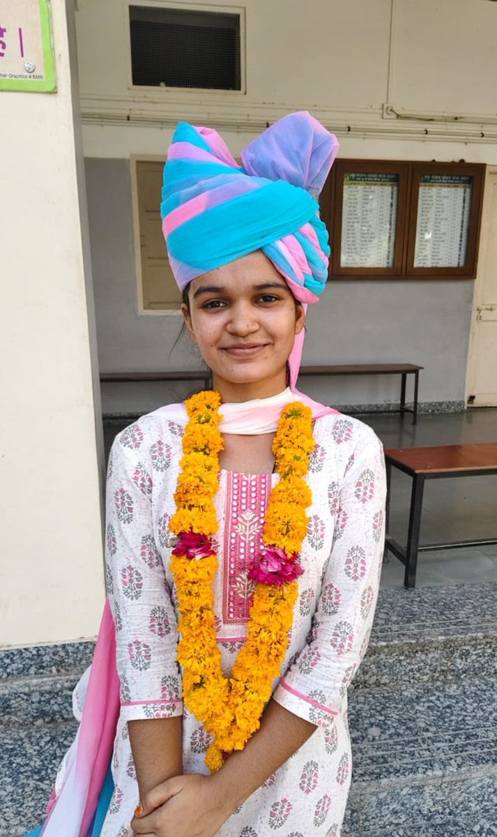 थार की बेटी तरुणा चौधरी पुत्री विष्णुभगवान जी निवासी हुड्डों की ढाणी बायतु के बाहरवी विज्ञान संकाय में पूरे प्रदेश में द्वितीय स्थान प्राप्त करने पर उज्जवल भविष्य की शुभकामनाएँ।थार की इस बेटी ने आज एक नया इतिहास रचा है #बायतु #थार_की_बेटी