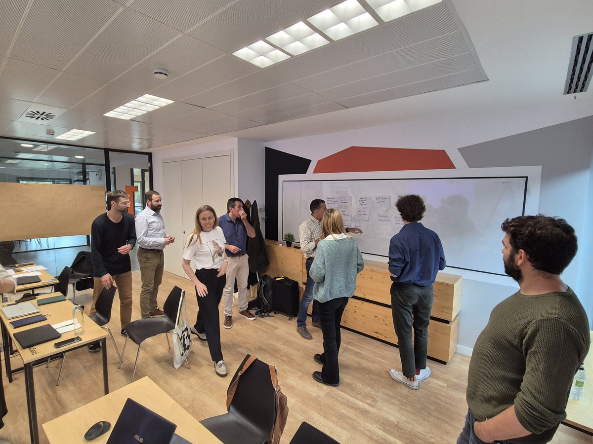 reverter_hub's tweet image. ✨ On May 15th and 16th, our team gathered in Barcelona for a productive consortium meeting. Thanks to @BeLINKbcn organizing! 🌍🏠 Learn more bit.ly/3K4XjK9