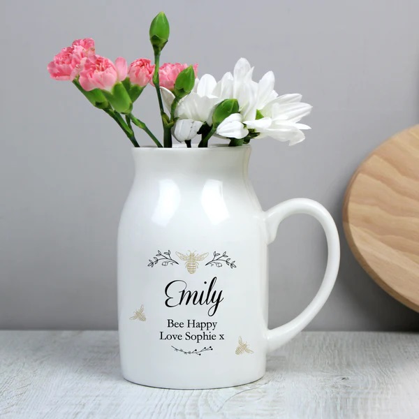 Perfect for a posy of flowers, this little jug vase features a bee design & can be personalised with any message lilybluestore.com/products/perso…

#worldbeeday #mhhsbd #giftideas #elevenseshour