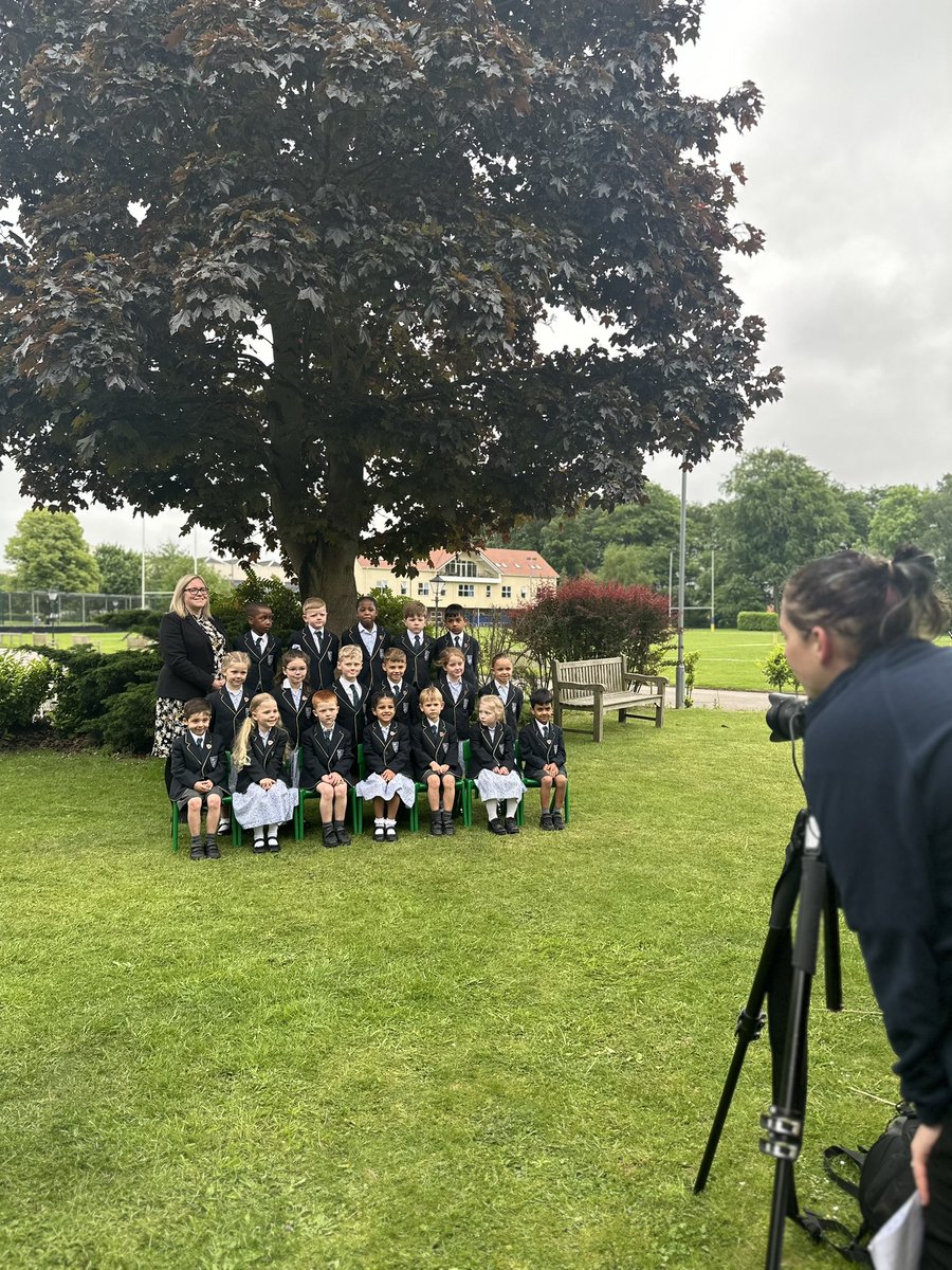 Junior School had a lovely morning 
today having their class photos taken! ☺️

#TogetherWeCan #DoncasterIsGreat #SchoolPhotos