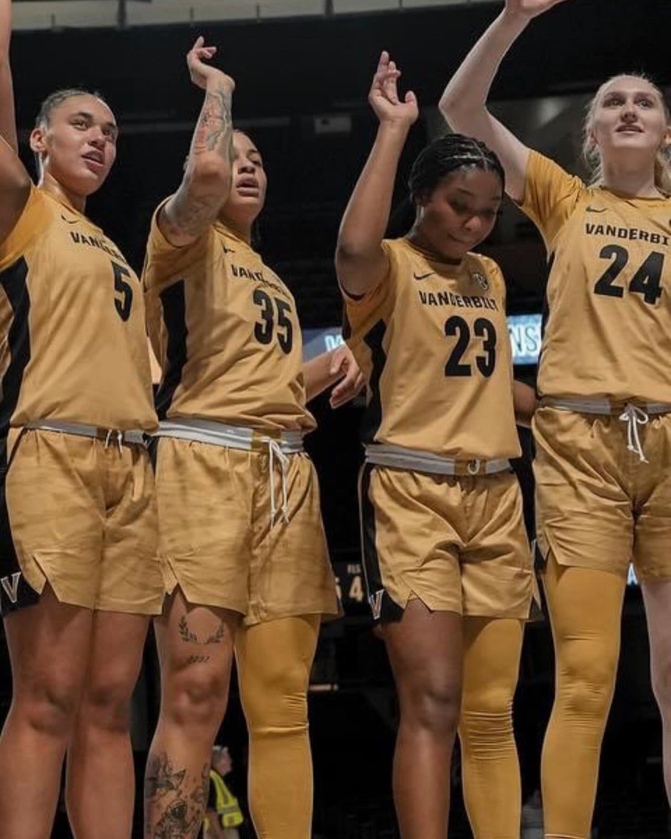 KawaunaH's tweet photo. My BEST FRIEND 4L! Introducing my Junior BRIDE….Iyana Karae Moore #23 Love you 🥰 PRINCESS! 👑 Can’t wait for you to DROP THE ACHOR THIS SEASON! #Vandymom @imoore_23 https://t.co/RI9Fb6pEAd