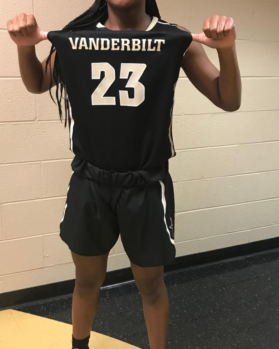 KawaunaH's tweet photo. My BEST FRIEND 4L! Introducing my Junior BRIDE….Iyana Karae Moore #23 Love you 🥰 PRINCESS! 👑 Can’t wait for you to DROP THE ACHOR THIS SEASON! #Vandymom @imoore_23 https://t.co/RI9Fb6pEAd