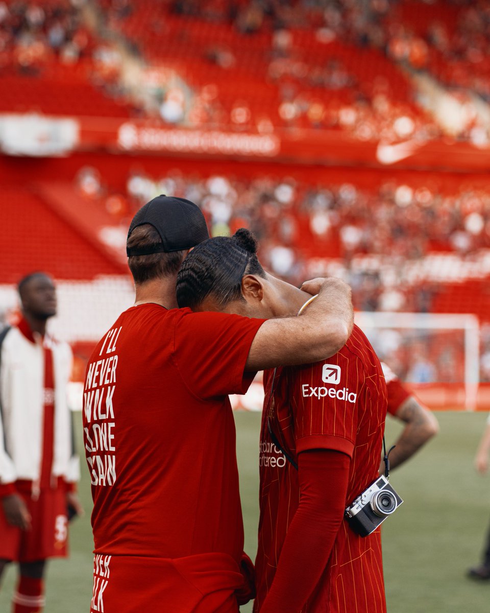 Emotional. 😪 @VirgilvDijk #Klopp