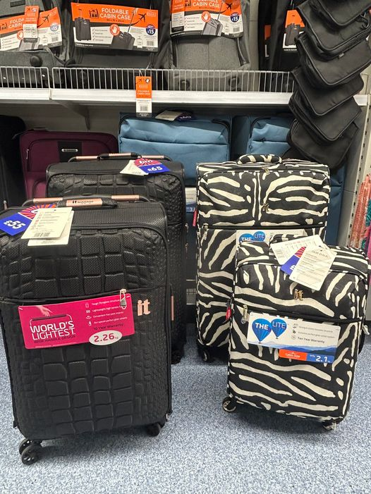 Is your next holiday just around the corner? 👀☀
Shop lightweight suitcases and travel bags now at @bmstores  ✈️ #travel #holiday 

For more of the stores in the centre, visit:
bit.ly/ManderHomepage