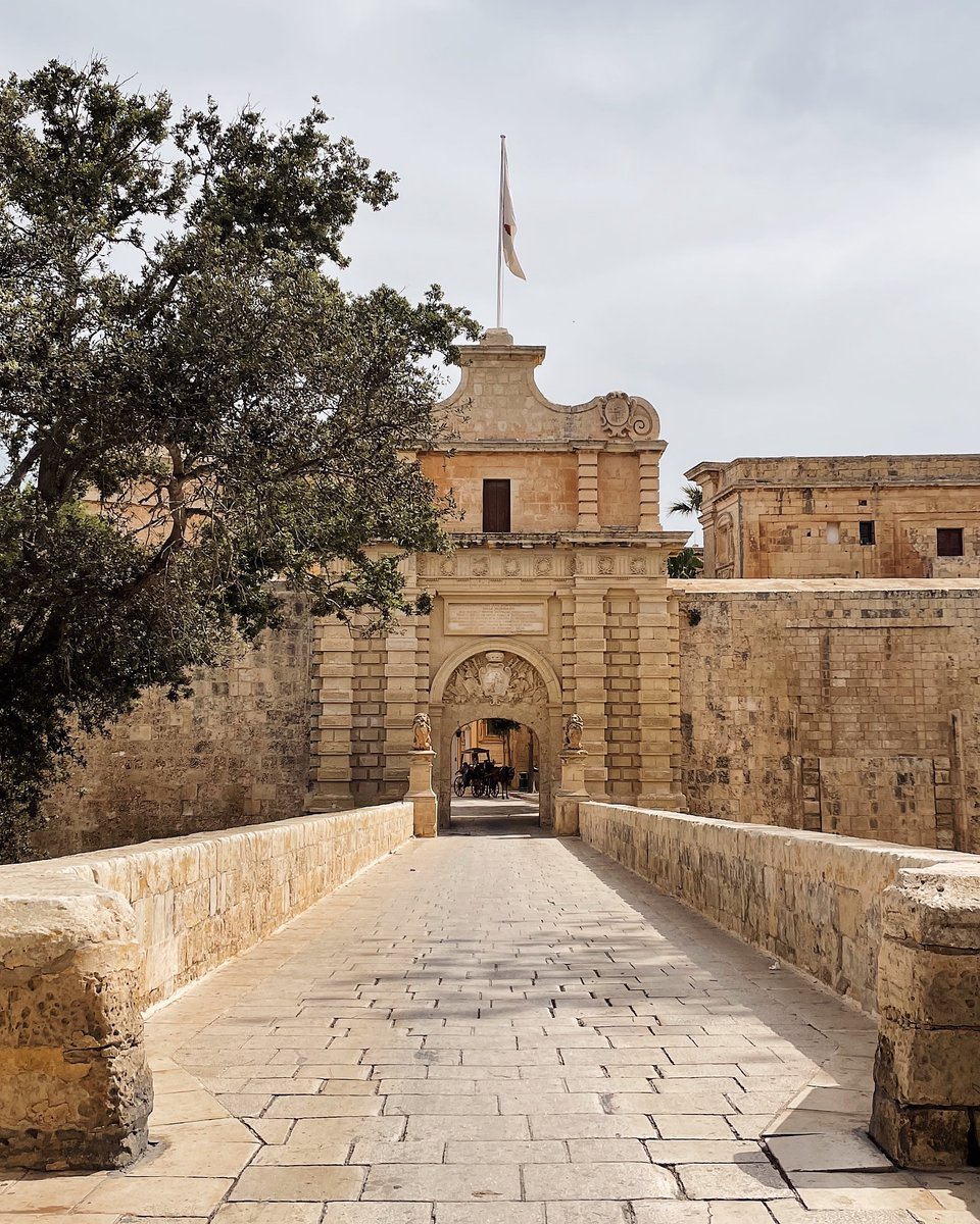 Did YOU know that the present Mdina Gate, is not the original gate to the Medieval city? 🤩✨ [ 📸 @jvic.wanders ] #VisitMalta #ExploreMore #MoreToExplore