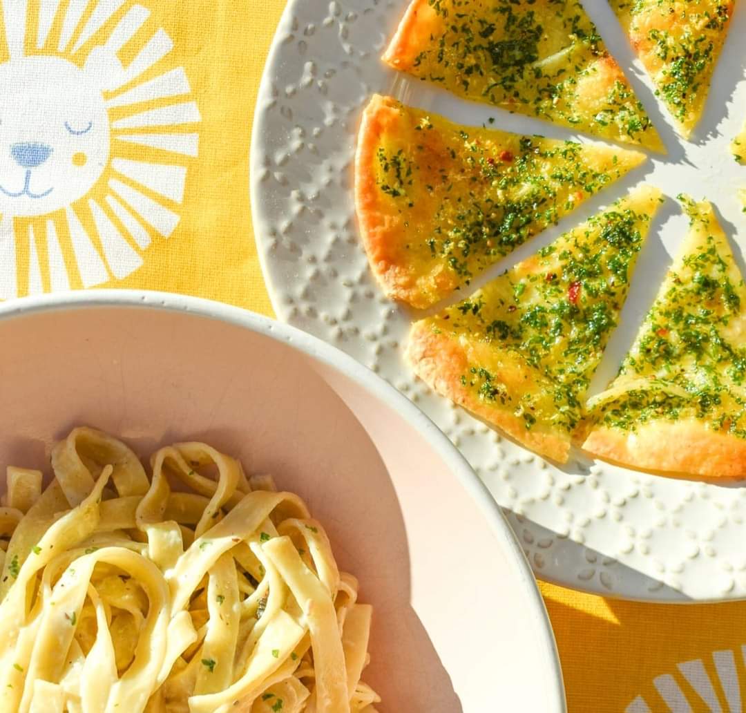 If you are having pizza or pasta night or just because, you must try this quick garlic bread, it's blooming gorgeous!
theveganlunchbox.co.uk/quick-vegan-ai…
#vegan #veganrecipes