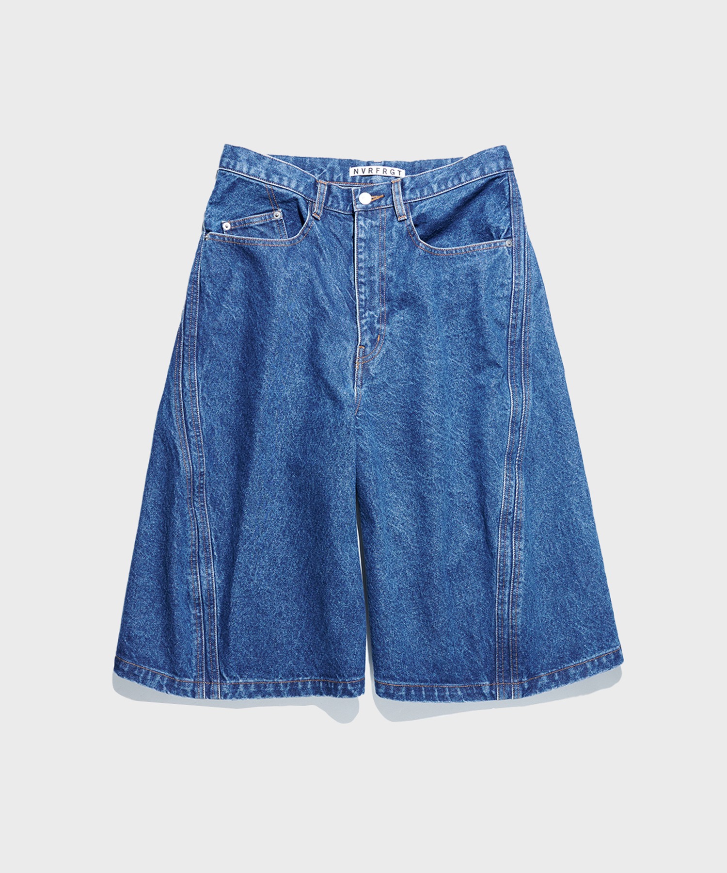 NVRFRGT スタッズ付きブラックショートパンツ 3D TWISTED CARGO SHORTS（カーゴパンツ）｜NVRFRGT（ネヴァー