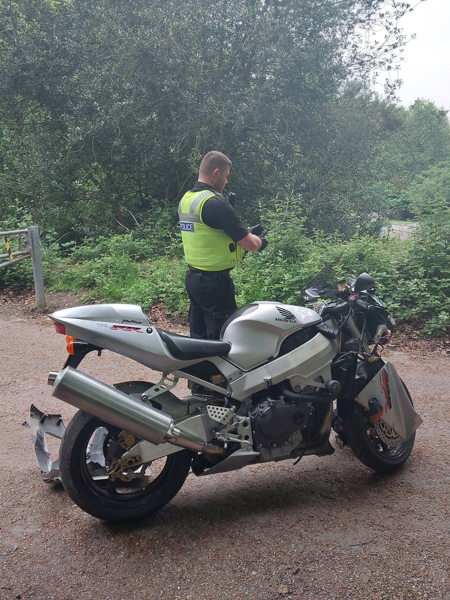 Sutton Response and Sutton Neighbourbood Team have worked together to conduct an area search after reports of a stolen bike in Sutton Park. The bike has since been located and recovered. #stolenvehicle #teamwork