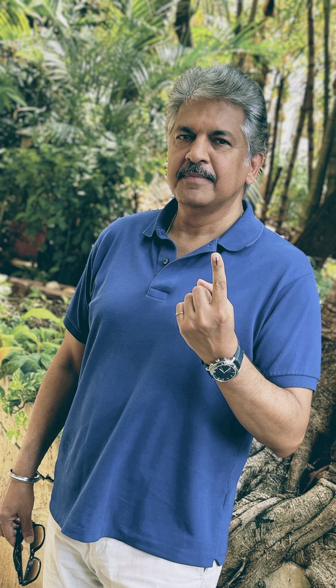 Anand Mahindra casts his vote.