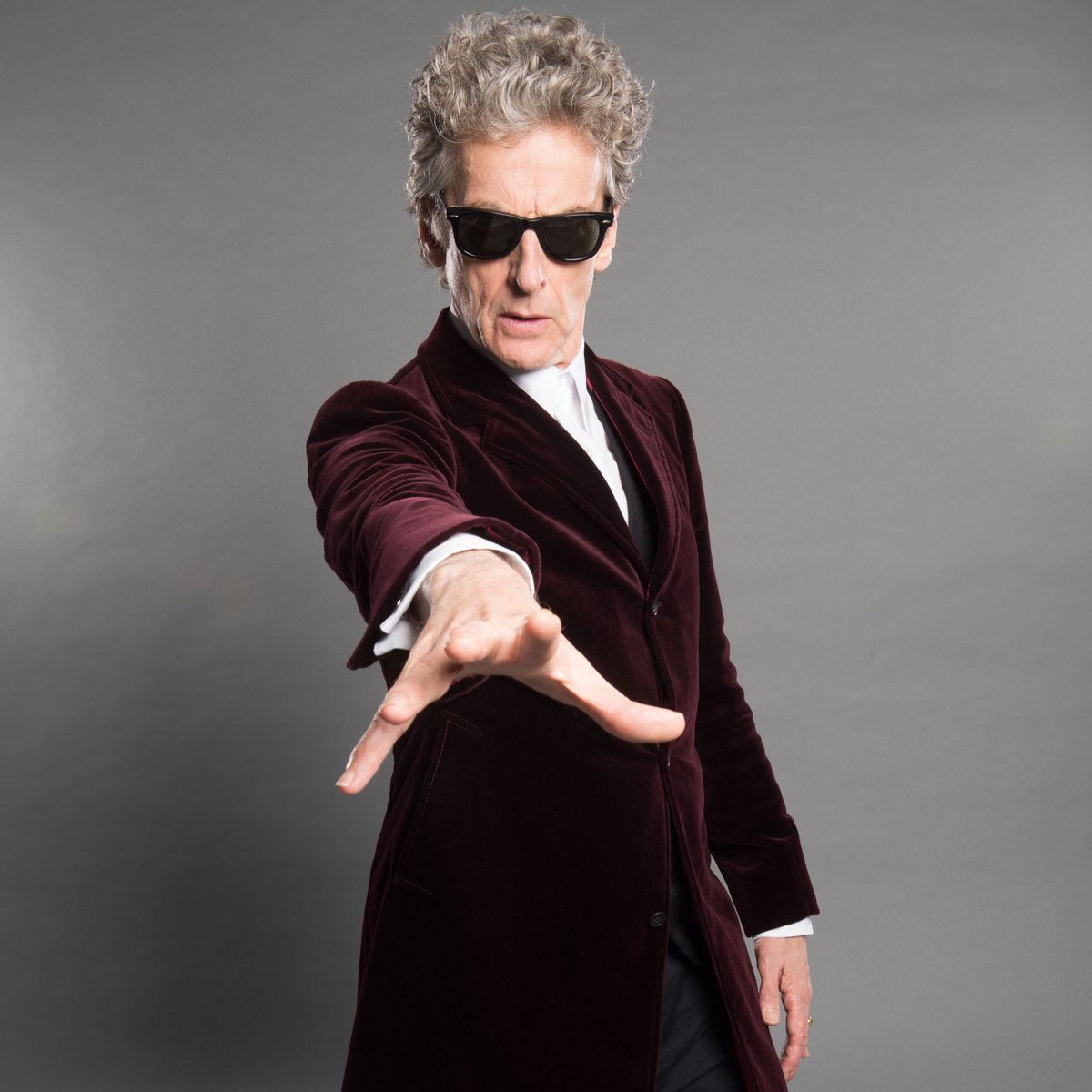 Thinking about last week when I said how the #TwelfthDoctor would be needing aid 👨‍🦯 while blind and #MrMicawber refusing him. Imagine if he was blind, too? In the 1800's, that'd be awful for him and his family! #PeterCapaldi @copperfieldfilm #MicawberMonday #DoctorWho #Extremis