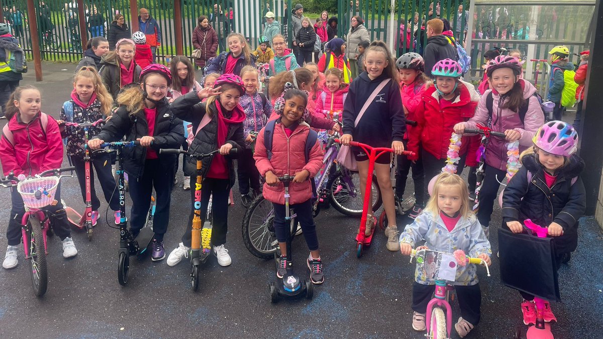 The #bikeshed @TogherGirls was full to capacity during @CorkBikeWeek. Students from Junior Infants to 6th cycled or scooted to school daily. @BestofCork @ActiveFlag @CorkSports @SRTS_Ire