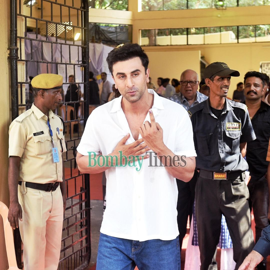 #LokSabhaElection2024: #RanbirKapoor spotted after casting his vote in #Mumbai