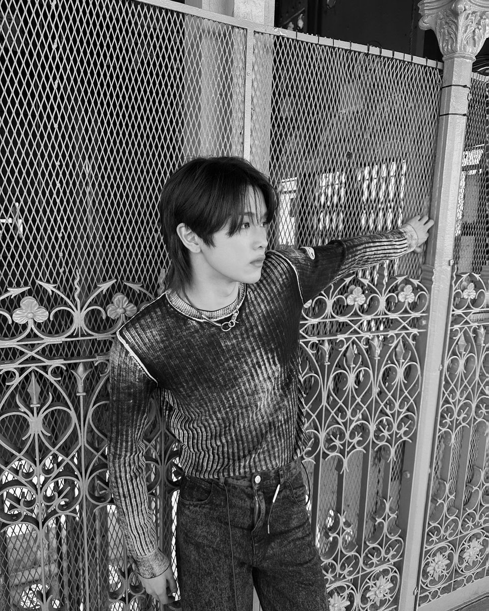 sungchagn's tweet photo. Monochrome. https://t.co/5OoH7Qc28p
