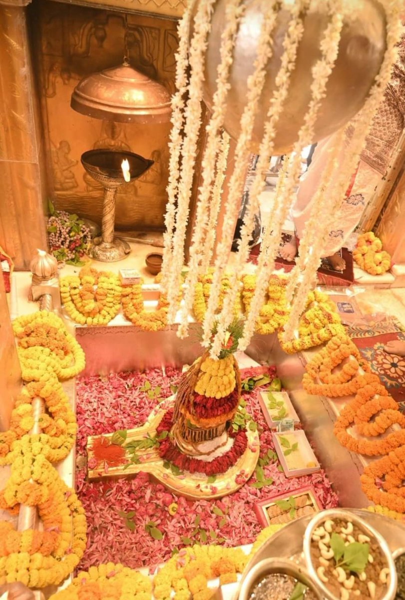 Shri Kashi Vishwanath Jyotirling Divya Abhishek & Shringar Aarti Darshan from Kashi Vishwanath Jyotirling Mandir #Varanasi #UttarPradesh 

#TempleConnect #ShriKashiVishwanath #Kashi #Mahadev #Shiva #Bharat
#Vishwanath #Jyotirling #TemplesofIndia    
templeconnect.com