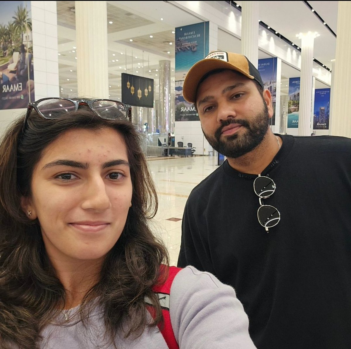 A selfie by UAE Cricketer, Siya Gokhale with Indian Captain Rohit Sharma 🌟