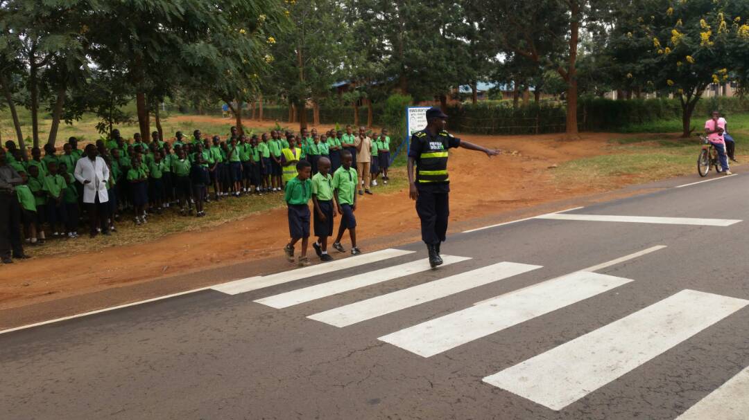 A new week, walk the talk for #GerayoAmahoro! Buckle up, slow down, & be extra cautious around pedestrians & cyclists. #HealthyRwanda #Roasafety 

📸@Rwandapolice