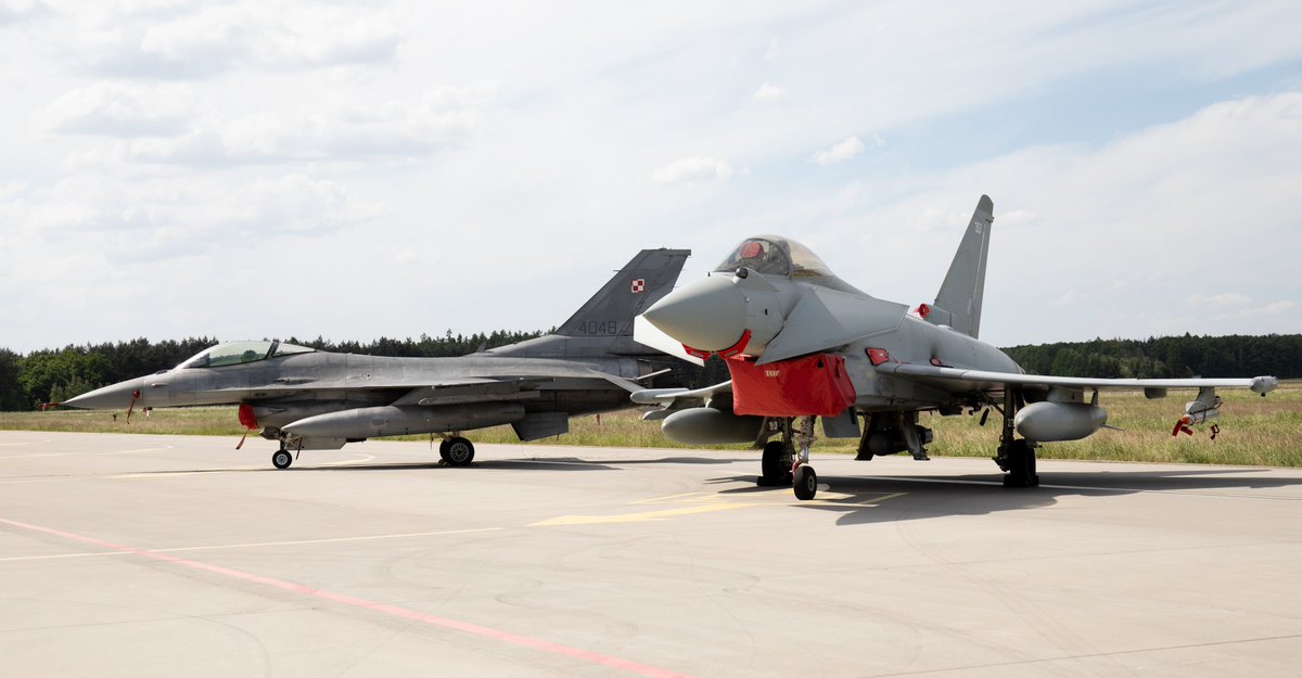 Los #BAe #Typhoon FGR.Mk4 Tranche 3 de la #RAF han estado de maniobras con los #Lockheed F-16C #Falcon de la Fuerza Aérea polaca en el ejercicio Astral Knight 24 raf.mod.uk/news/articles/… #F16