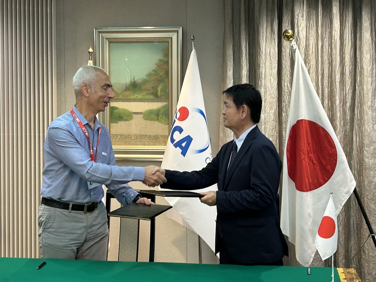 Today, @JICA’s emergency relief goods were officially handed over to @ifrc and @ARCSAfghanistan . They will be delivered to the affected people as soon as possible. Japan continues to support the Afghan people.