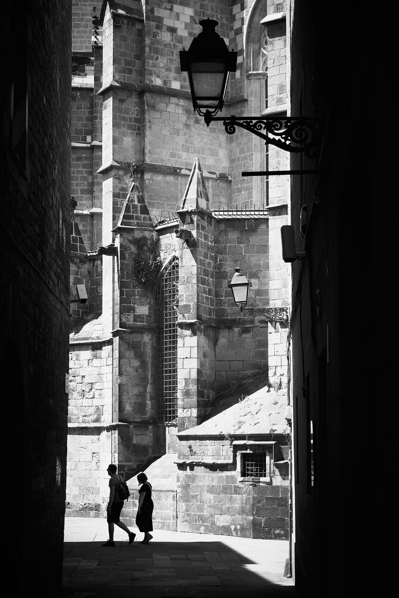 Today silhouettes in another century settings 📸 Fujifilm X-T4 📷 Fujinon XF 35mm F2 R WR ⚙️ ISO 160 - f/8.0 - Shutter 1/400 📍 Carrer del Paradís - Carrer de la Pietat, Barri Gòtic, Ciutat Vella, Barcelona #StreetPhotography #BlackAndWhite