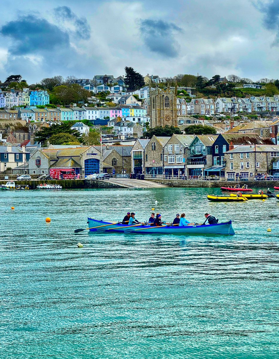 gemmak500's tweet photo. Practice makes perfect.
#cornwall #kernow #lovecornwall #uk #explorecornwall #cornishcoast #sea #ocean #visitcornwall #stives #stivescornwall #sky #marine #cloud #pier #rowing #harbour #boat #beach #reflection #gig #pilotgig #porthmeor #team #women #architecture @beauty_cornwall https://t.co/AjJghnbCsH